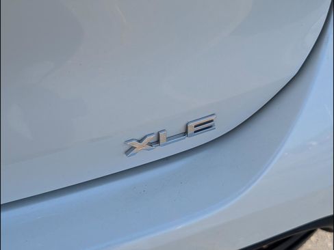 Used 2020 Toyota Highlander XLE image 9