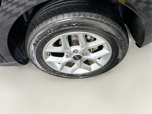 Used 2025 Kia Soul LX w/ LX Technology Package image 11