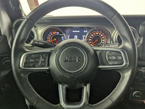 Used 2019 Jeep Wrangler Unlimited Sahara AWD/4WD image 19