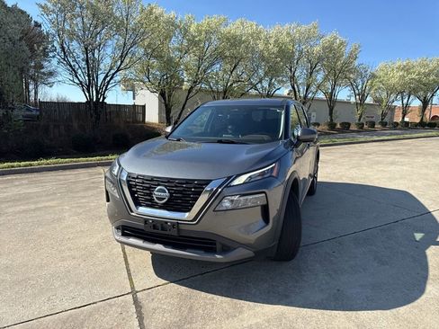 Used 2021 Nissan Rogue SV image 1