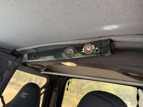 Used 1999 Jeep Wrangler SE image 12