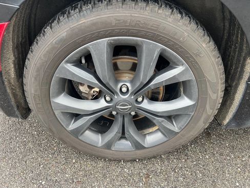 Used 2019 Chrysler Pacifica Touring-L image 25