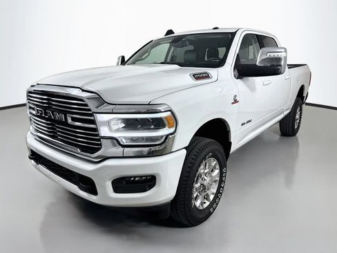 Used 2024 RAM 2500 Laramie AWD/4WD image 3