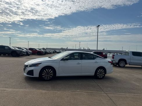 Certified 2025 Nissan Altima 2.5 SV FWD image 13