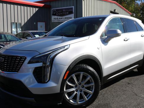 Used 2021 Cadillac XT4 Luxury w/ Cold Weather Package image 12