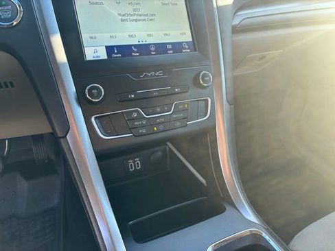 Used 2020 Ford Fusion SE image 26