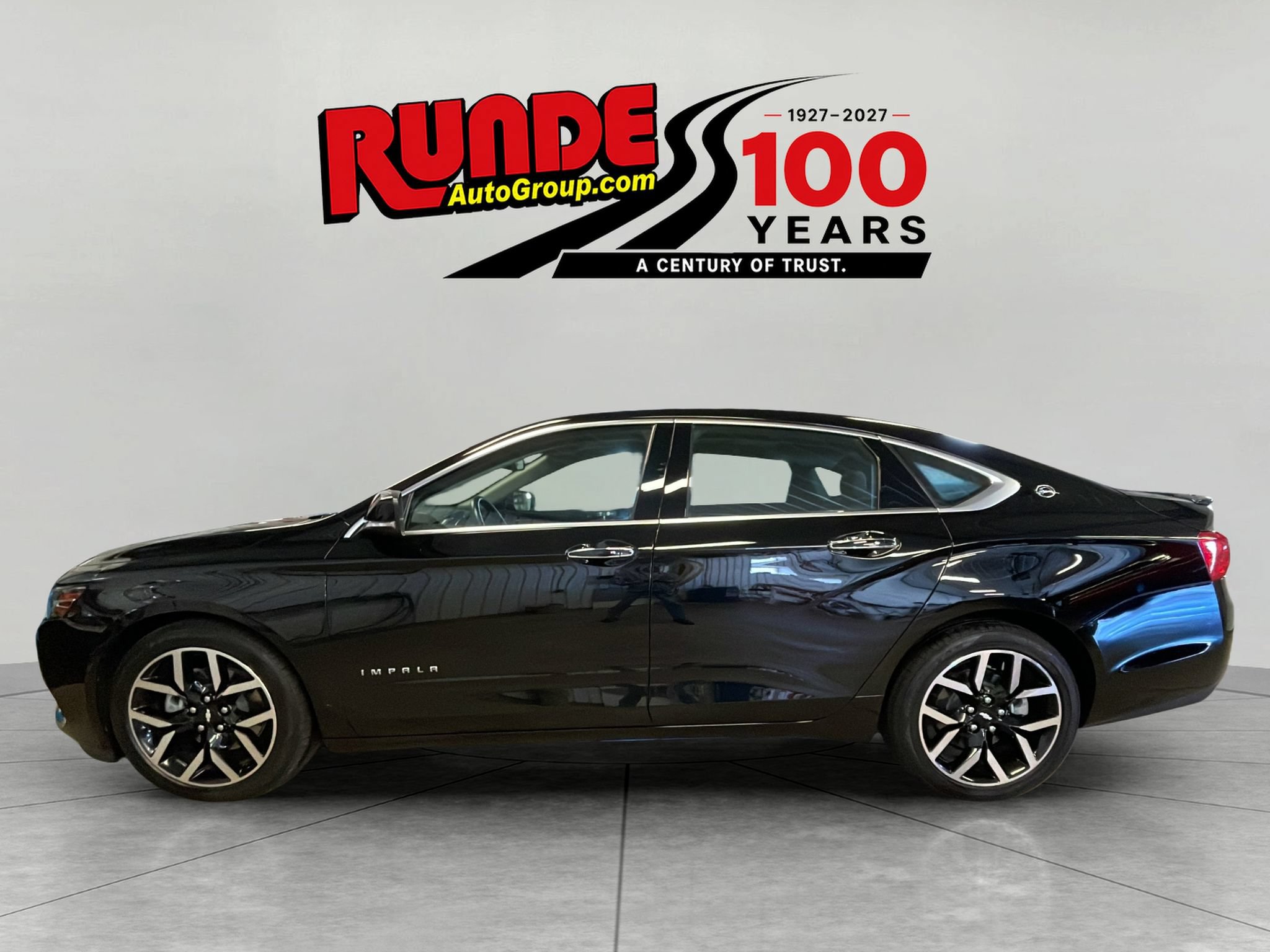Used 2017 Chevrolet Impala Premier FWD image 2