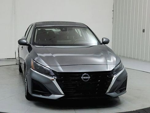 Used 2023 Nissan Altima 2.5 SL image 2