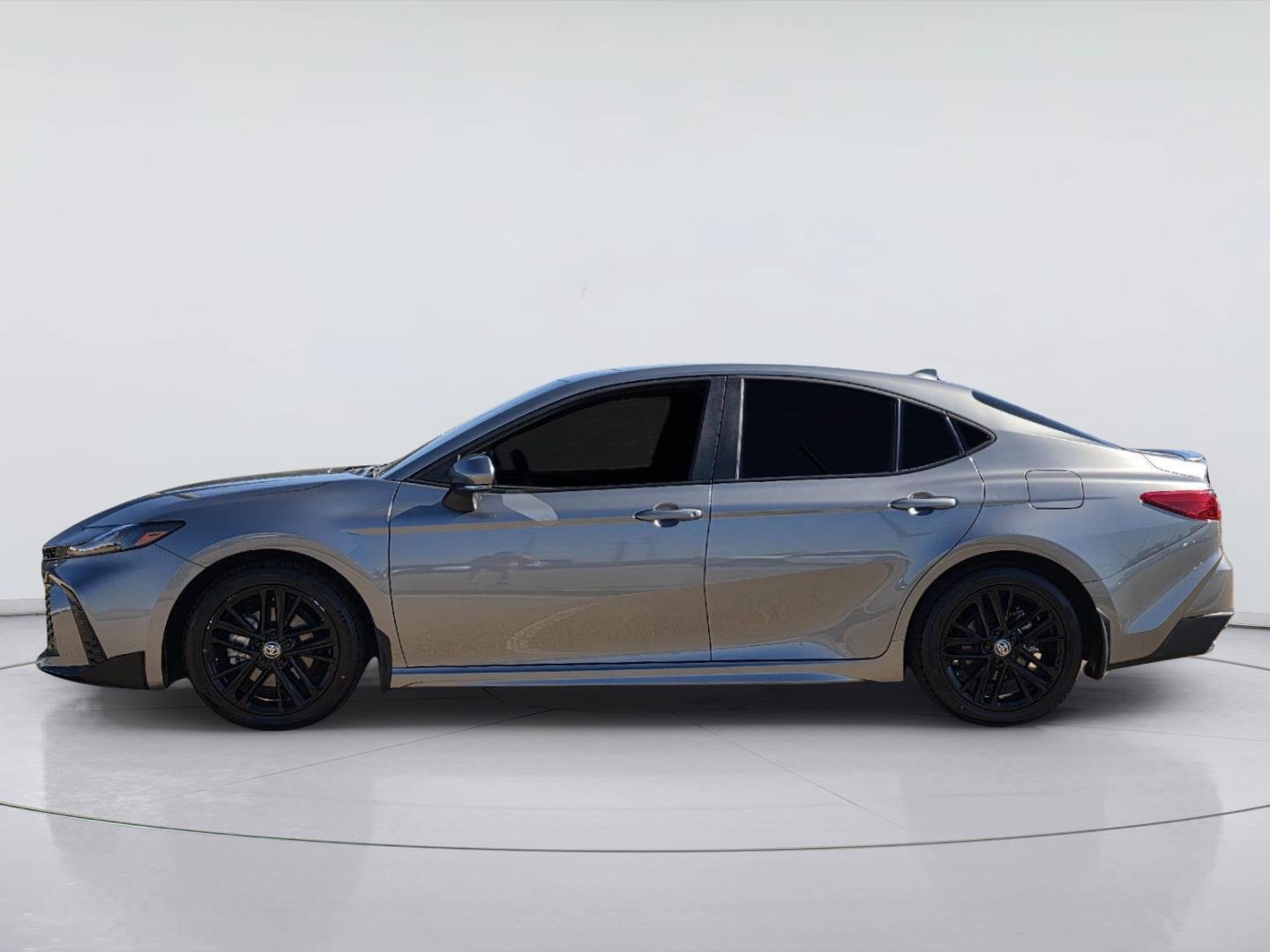 Used 2025 Toyota Camry SE FWD image 2