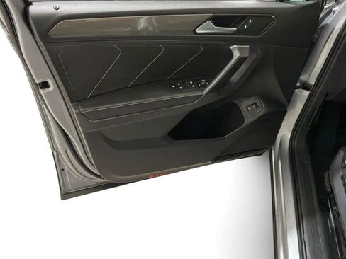 Used 2022 Volkswagen Tiguan SE AWD/4WD image 4