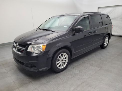 Used 2015 Dodge Grand Caravan SXT image 2
