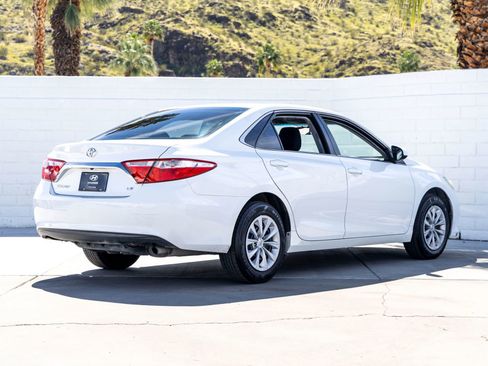 Used 2015 Toyota Camry LE image 10