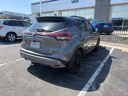 Used 2021 Nissan Kicks SR w/ SR Premium Package FWD image 3