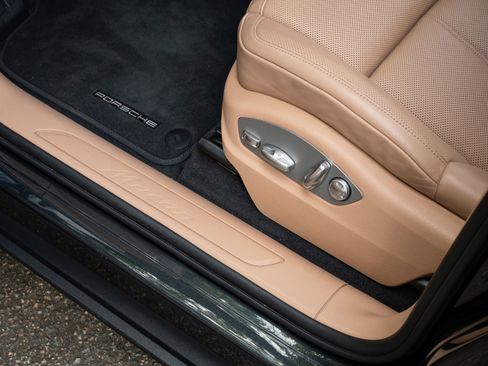 Certified 2025 Porsche Macan image 25