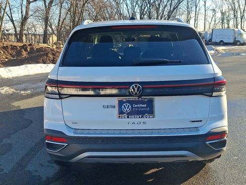 Certified 2025 Volkswagen Taos SE w/ Panoramic Sunroof Package image 9