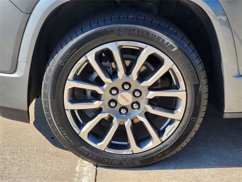 Used 2023 GMC Acadia Denali w/ Denali Ultimate Package image 10