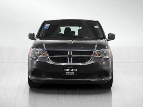 Used 2019 Dodge Grand Caravan SE w/ UConnect Hands-Free Group image 8