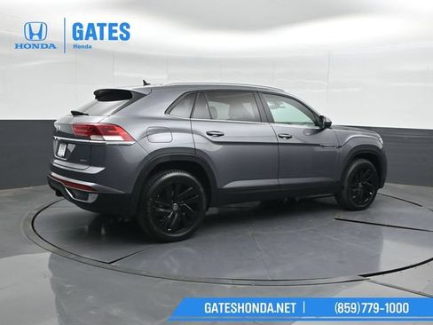 Used 2022 Volkswagen Atlas Cross Sport SE w/ Black Wheel Package AWD/4WD image 2