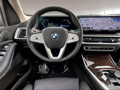 Used 2024 BMW X7 xDrive40i w/ Parking Assistance Package image 8