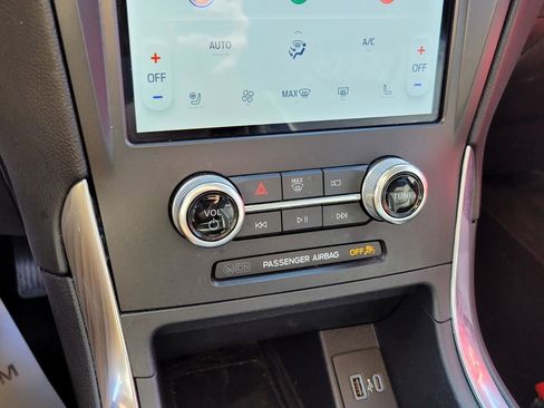 Used 2024 Ford Edge Titanium image 21