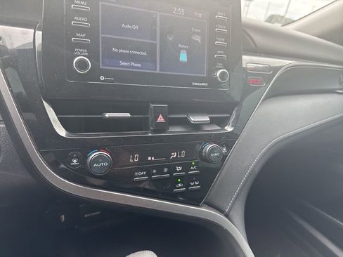 Used 2022 Toyota Camry LE FWD image 14
