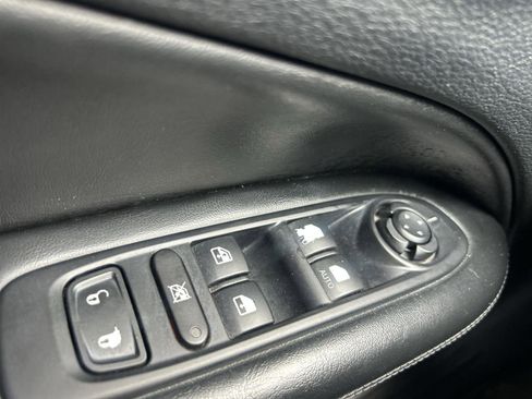 Used 2019 Jeep Compass Latitude FWD image 13
