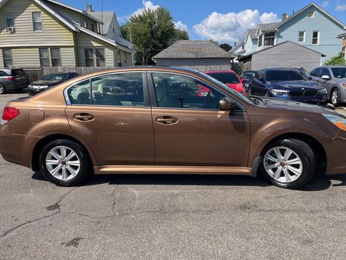 Used 2011 Subaru Legacy 2.5i Premium AWD/4WD image 4