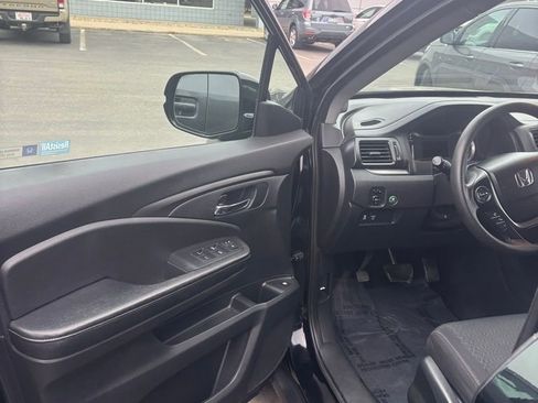 Used 2017 Honda Ridgeline Sport image 8