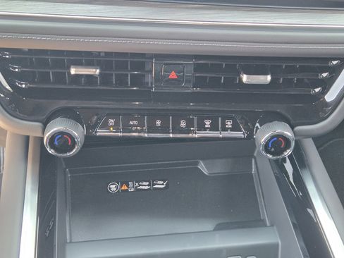 New 2026 Chevrolet Suburban Z71 w/ Comfort Package AWD/4WD image 17
