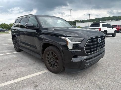 Used 2024 Toyota Sequoia SR5 w/ SR5 Premium Package AWD/4WD image 3