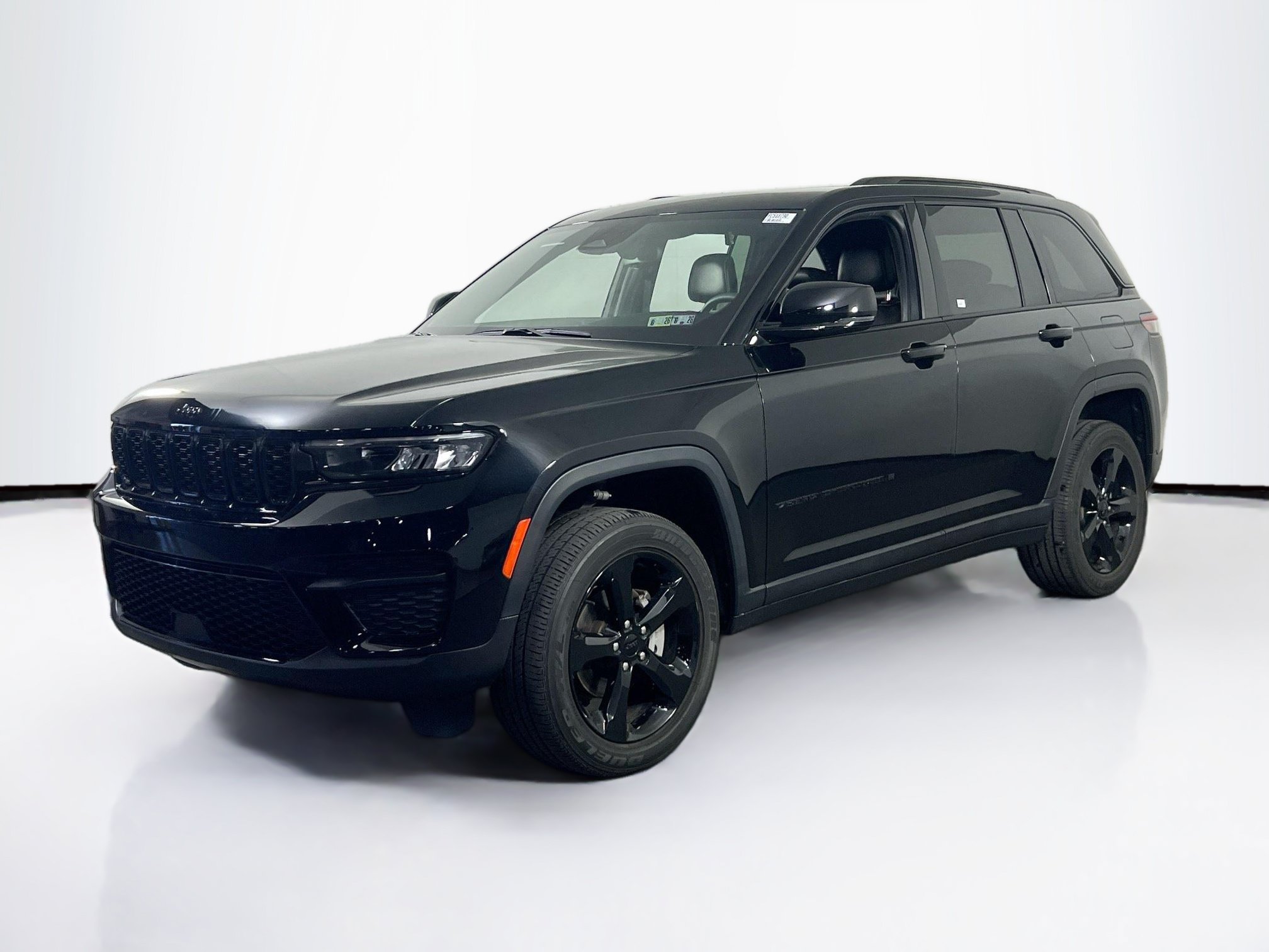 Used 2023 Jeep Grand Cherokee Altitude AWD/4WD image 1
