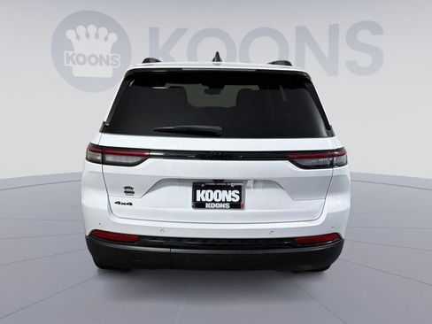 Used 2023 Jeep Grand Cherokee Altitude image 5