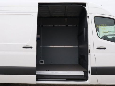Used 2025 Mercedes-Benz Sprinter 2500 image 16