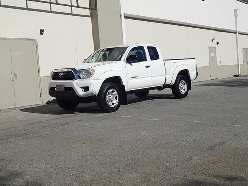 Used 2015 Toyota Tacoma PreRunner w/ SR5 Package RWD image 15