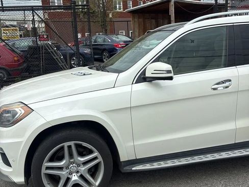 Used 2015 Mercedes-Benz GL 550 4MATIC image 2