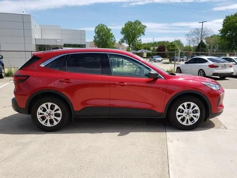 Used 2023 Ford Escape Active w/ Cold Weather Package FWD image 3