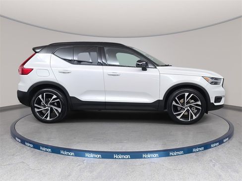 Used 2022 Volvo XC40 T5 R-Design w/ Advanced Package image 5