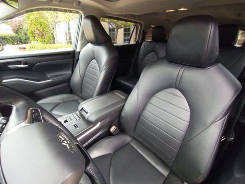 Used 2020 Toyota Highlander XLE image 43