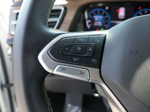 Used 2025 Volkswagen Atlas SE FWD image 13