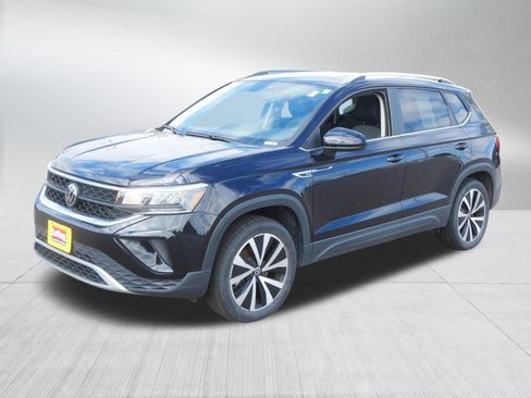 Used 2023 Volkswagen Taos SE w/ Panoramic Sunroof Package AWD/4WD image 3