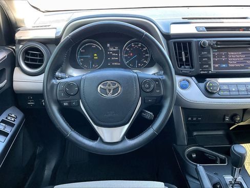 Certified 2017 Toyota RAV4 XLE w/ Carpet Mat Package image 5