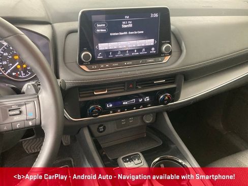 Used 2025 Nissan Rogue SV image 2