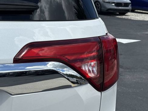 Used 2019 GMC Acadia Denali w/ Technology Package FWD image 16