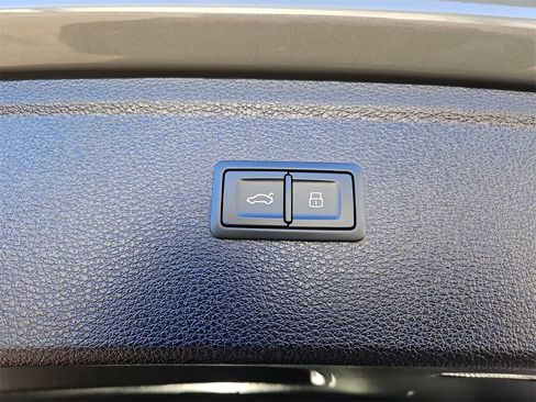 Certified 2025 Audi Q5 2.0T Premium Plus image 26