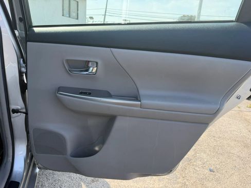 Used 2016 Toyota Prius V Five image 17