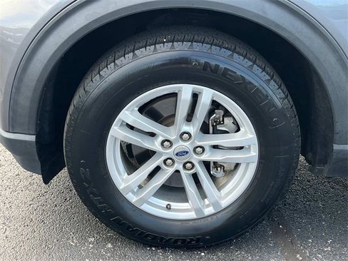 Used 2022 Ford Explorer XLT w/ Equipment Group 202A image 10