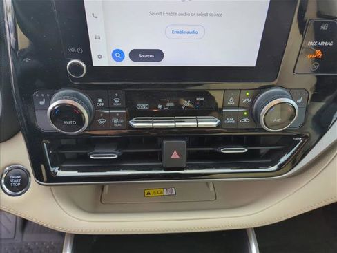 Certified 2023 Toyota Highlander XLE image 20