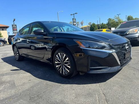 Used 2025 Nissan Altima 2.5 SV FWD image 4