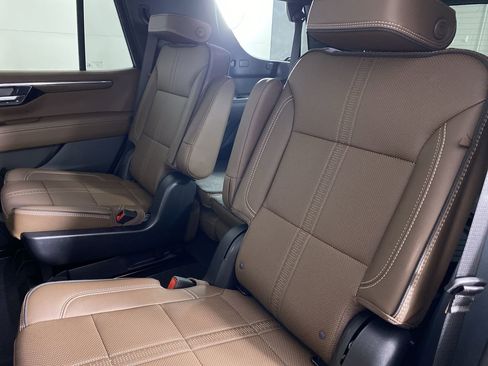 Used 2025 Chevrolet Tahoe High Country image 15