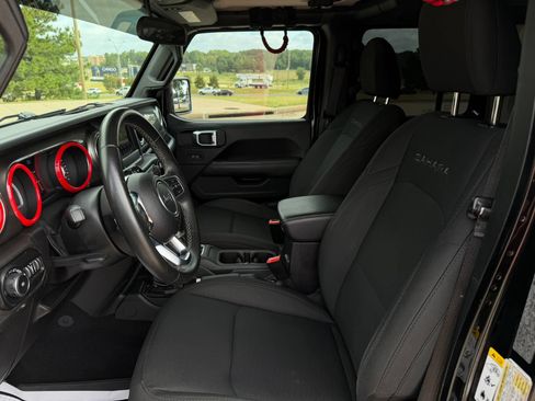 Used 2020 Jeep Wrangler Unlimited Sahara AWD/4WD image 11